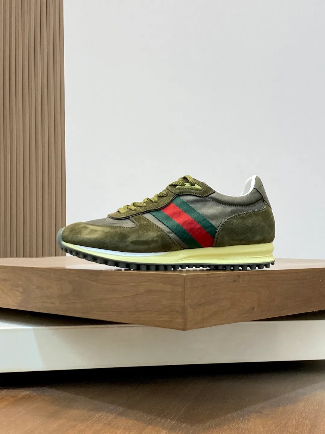 Men's shoes 💰660 [Gucci] Gucci - high-end quality original order 👩🏻‍❤️‍👨🏻 couple wear 🔍🔍🔍 casual sports shoes - upper: 🔝 suede calfskin, shoe body brand totem cloth. brand webbing, tongue. heel. air pressure brand logo - lining: water-dyed sheepskin -Outsole: ultra-light TPU foam·TR rubber; two-color molded outsole -Ultra-high quality control·fine workmanship: highlighted (high-end·exquisite·class) -Size: same style for men and women 36-44 (female 35, 40, male 45, 46 can be customized)·